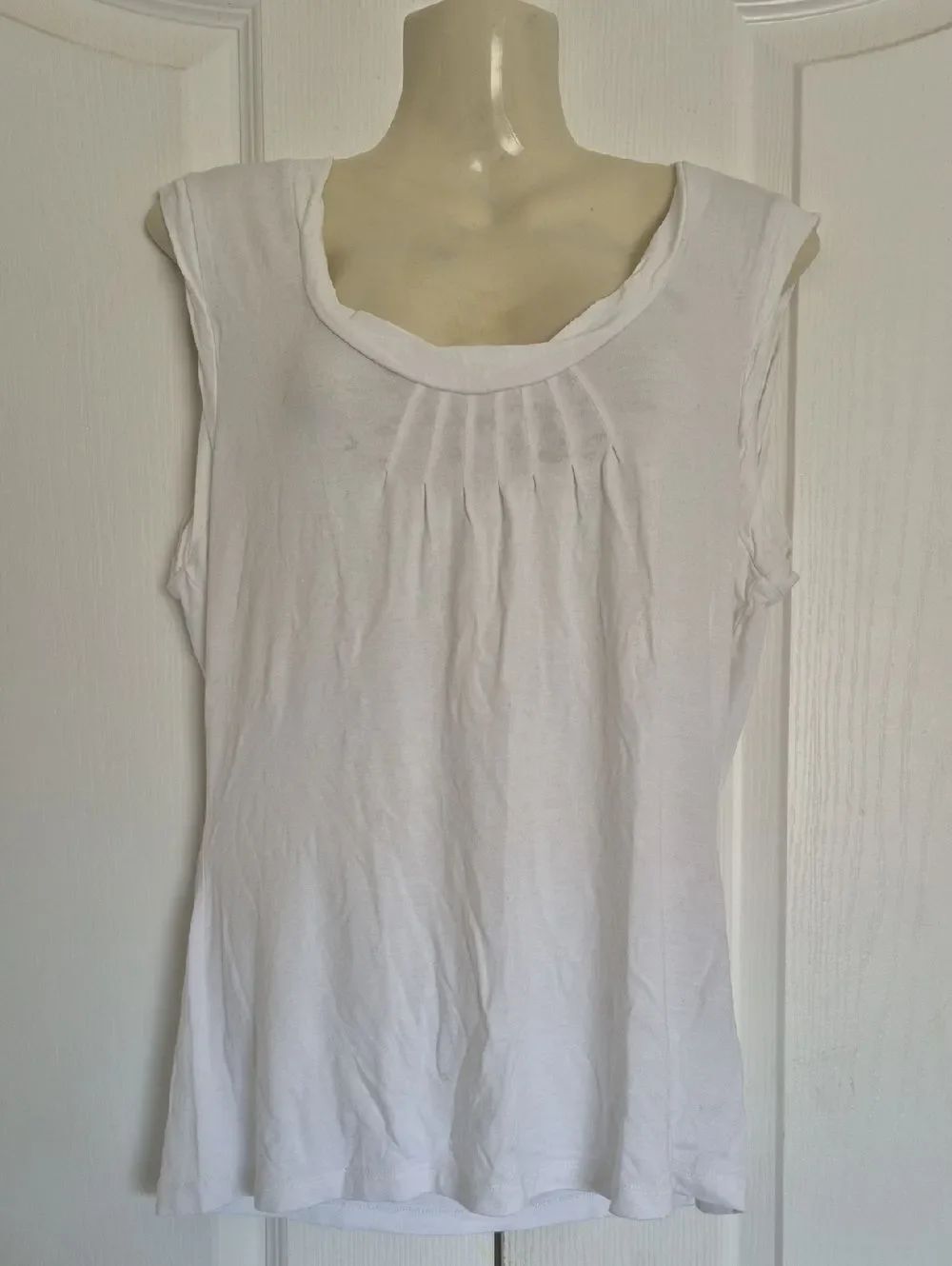 Danier White Sleeveless Scoop-Neck Tank
